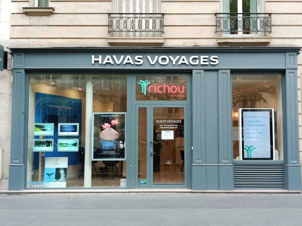 vitrine de l'agence Havas Voyages Ouest-Voyages Paris 